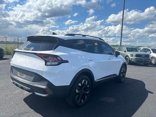 Glacial White Pearl 2024 Kia Sportage X-Line