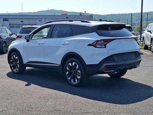 Glacial White Pearl 2024 Kia Sportage X-Line