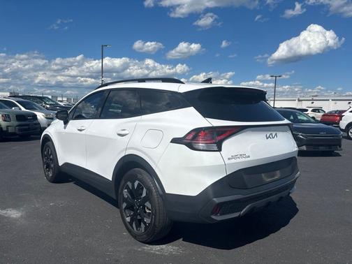Glacial White Pearl 2024 Kia Sportage X-Line