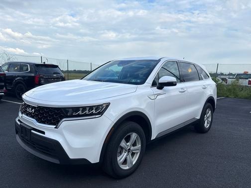 Glacial White Pearl 2023 Kia Sorento LX