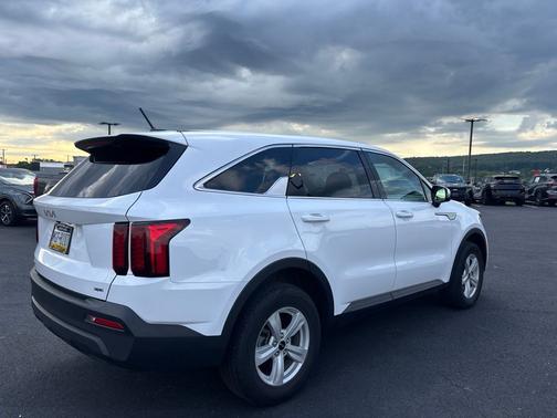 Glacial White Pearl 2023 Kia Sorento LX