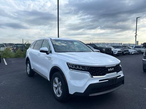 Glacial White Pearl 2023 Kia Sorento LX