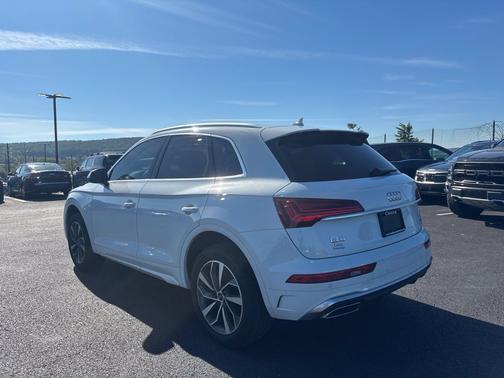 Glacier White 2024 Audi Q5 45 S line Premium