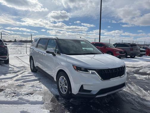 2024 Kia Carnival LX