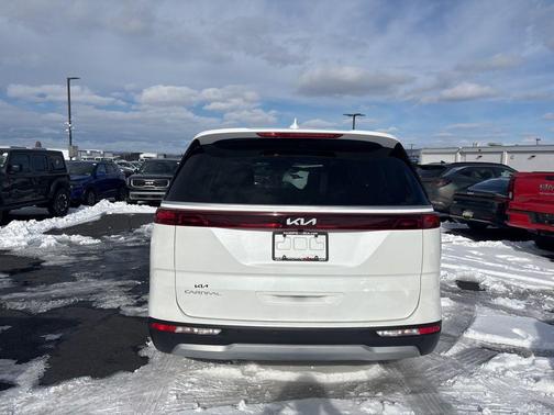2024 Kia Carnival LX