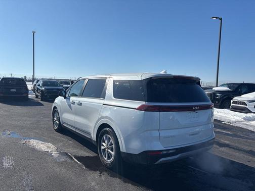 2024 Kia Carnival LX