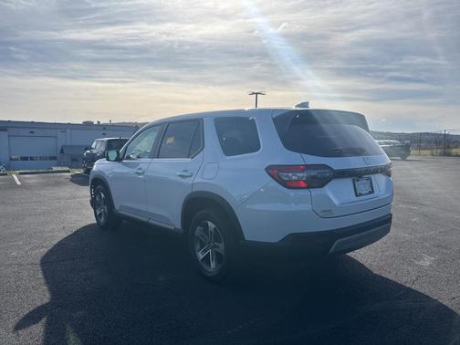 2023 Honda Pilot AWD EX-L 8 Passenger