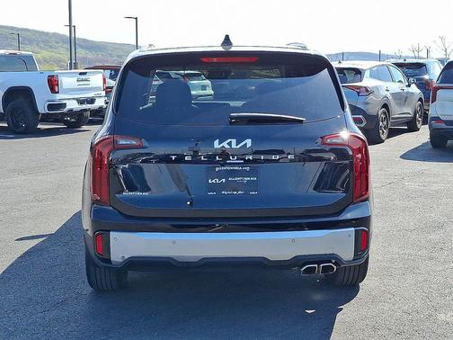 Ebony Black 2024 Kia Telluride S