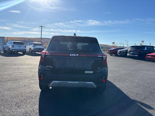 Fusion Black 2024 Kia Seltos LX