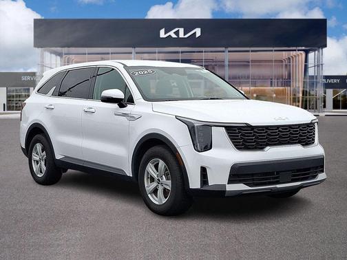Glacial White Pearl 2025 Kia Sorento LX