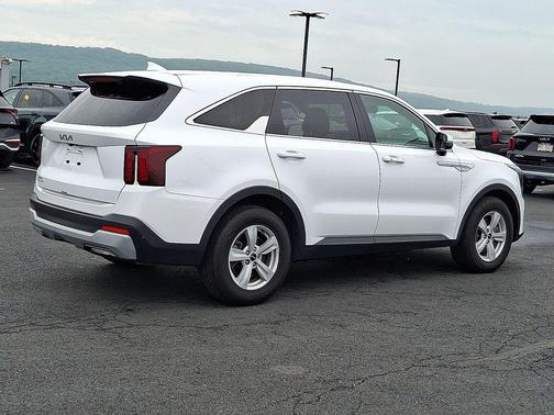 Glacial White Pearl 2025 Kia Sorento LX