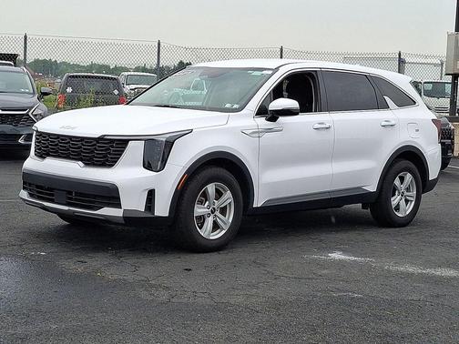 Glacial White Pearl 2025 Kia Sorento LX