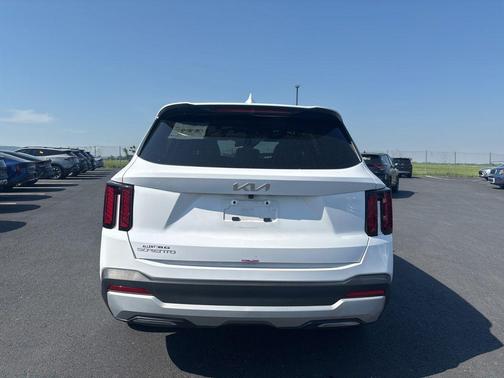 Glacial White Pearl 2025 Kia Sorento LX