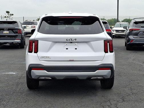 Glacial White Pearl 2025 Kia Sorento LX