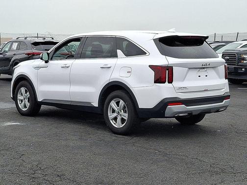 Glacial White Pearl 2025 Kia Sorento LX