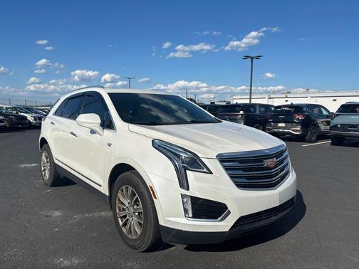 Crystal White Tricoat 2017 Cadillac XT5 Luxury