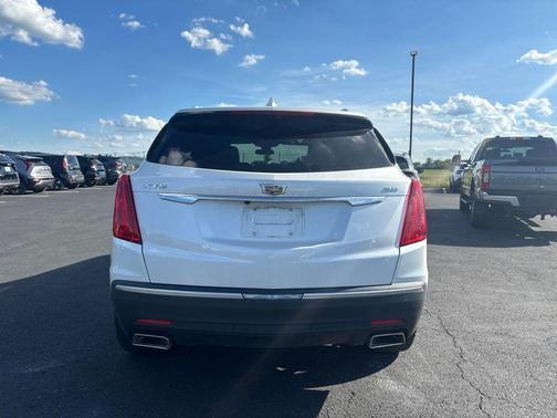 Crystal White Tricoat 2017 Cadillac XT5 Luxury