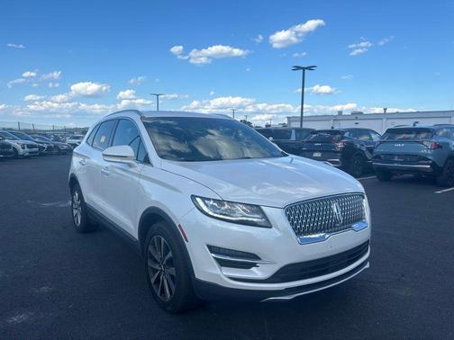 White Platinum Metallic Tri-Coat 2019 Lincoln MKC Reserve