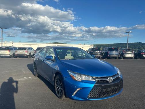 Blue Streak Metallic 2017 Toyota Camry XSE