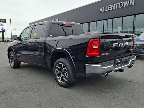 Diamond Black Crystal Pearlcoat 2025 RAM 1500 Laramie