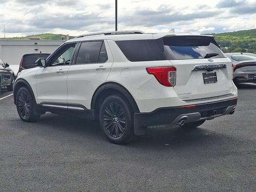 White Metallic 2023 Ford Explorer Limited