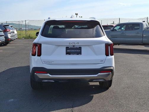 Glacial White Pearl 2024 Kia Sorento S