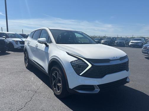 Snow White Pearl 2025 Kia Sportage LX