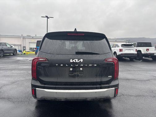 Ebony Black 2023 Kia Telluride LX