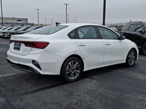 Snow White Pearl 2022 Kia Forte LXS