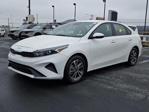 Snow White Pearl 2022 Kia Forte LXS