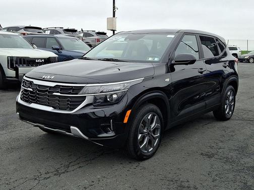 Fusion Black 2024 Kia Seltos LX