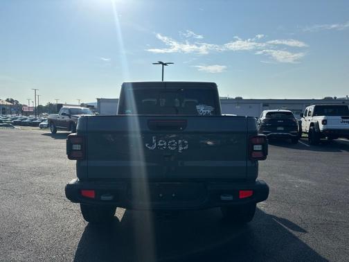 Anvil Clear Coat 2024 Jeep Gladiator Rubicon