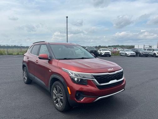 Mars Orange 2022 Kia Seltos S