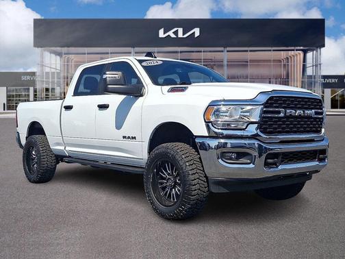 Bright White Clearcoat 2024 RAM 2500 Big Horn Crew Cab 4x4 6'4' Box