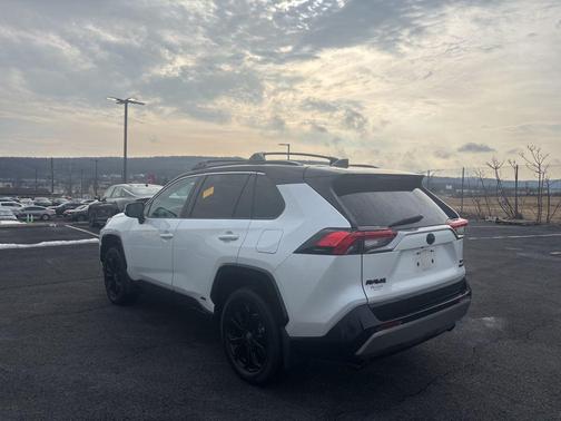 2023 Toyota RAV4 Hybrid SE