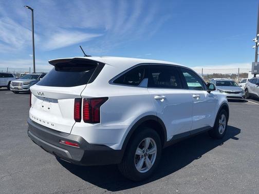 2022 Kia Sorento LX