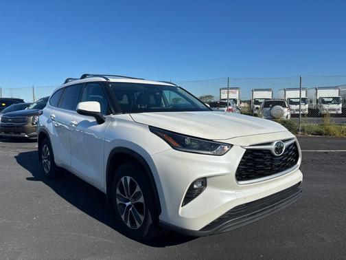 Blizzard Pearl 2021 Toyota Highlander XLE