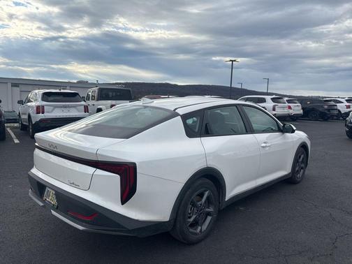 Snow White Pearl 2025 Kia K4 LXS