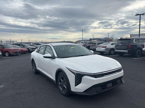 Snow White Pearl 2025 Kia K4 LXS
