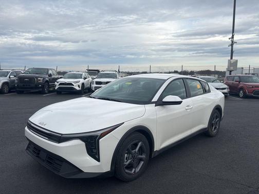 Snow White Pearl 2025 Kia K4 LXS