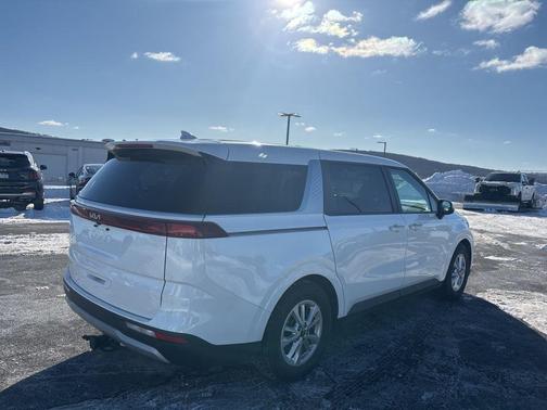 2023 Kia Carnival LX