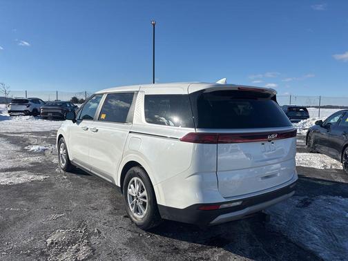 2023 Kia Carnival LX