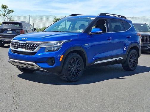 Neptune Blue 2023 Kia Seltos Nightfall Edition