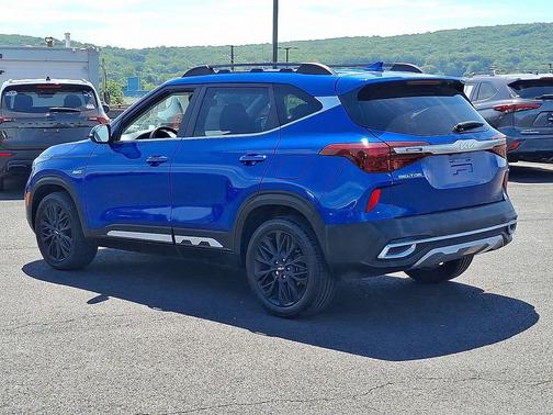 Neptune Blue 2023 Kia Seltos Nightfall Edition
