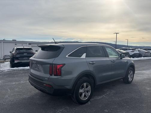 2023 Kia Sorento LX