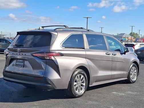 2021 Toyota Sienna XLE 7 Passenger