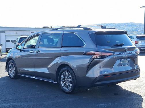 2021 Toyota Sienna XLE 7 Passenger
