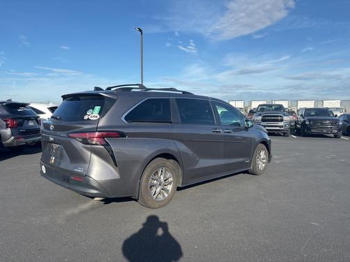 2021 Toyota Sienna XLE 7 Passenger