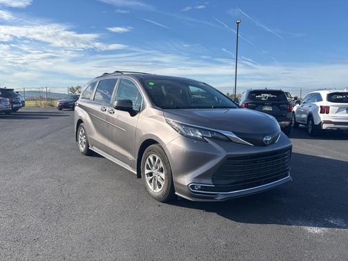 2021 Toyota Sienna XLE 7 Passenger