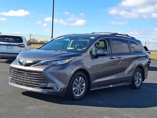 2021 Toyota Sienna XLE 7 Passenger